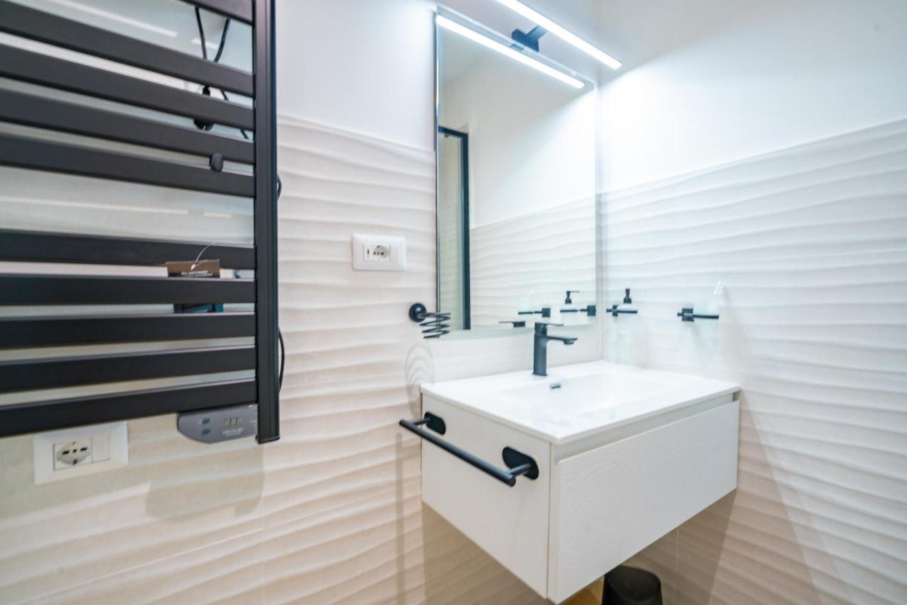 Sunscape Rooms Cagliari City Center Buitenkant foto