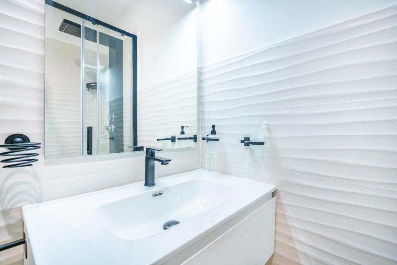 Sunscape Rooms Cagliari City Center Buitenkant foto