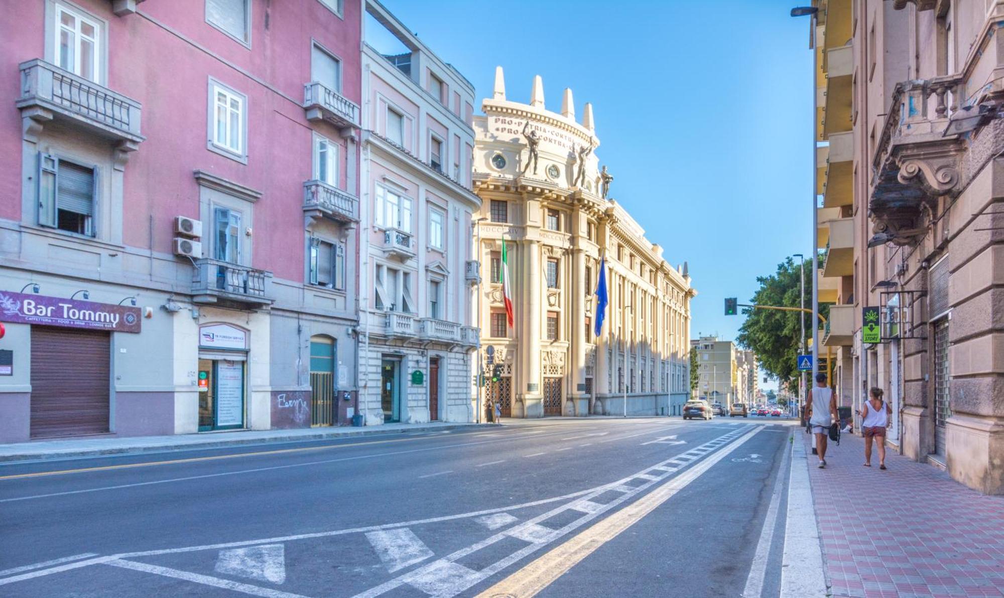 Sunscape Rooms Cagliari City Center Buitenkant foto