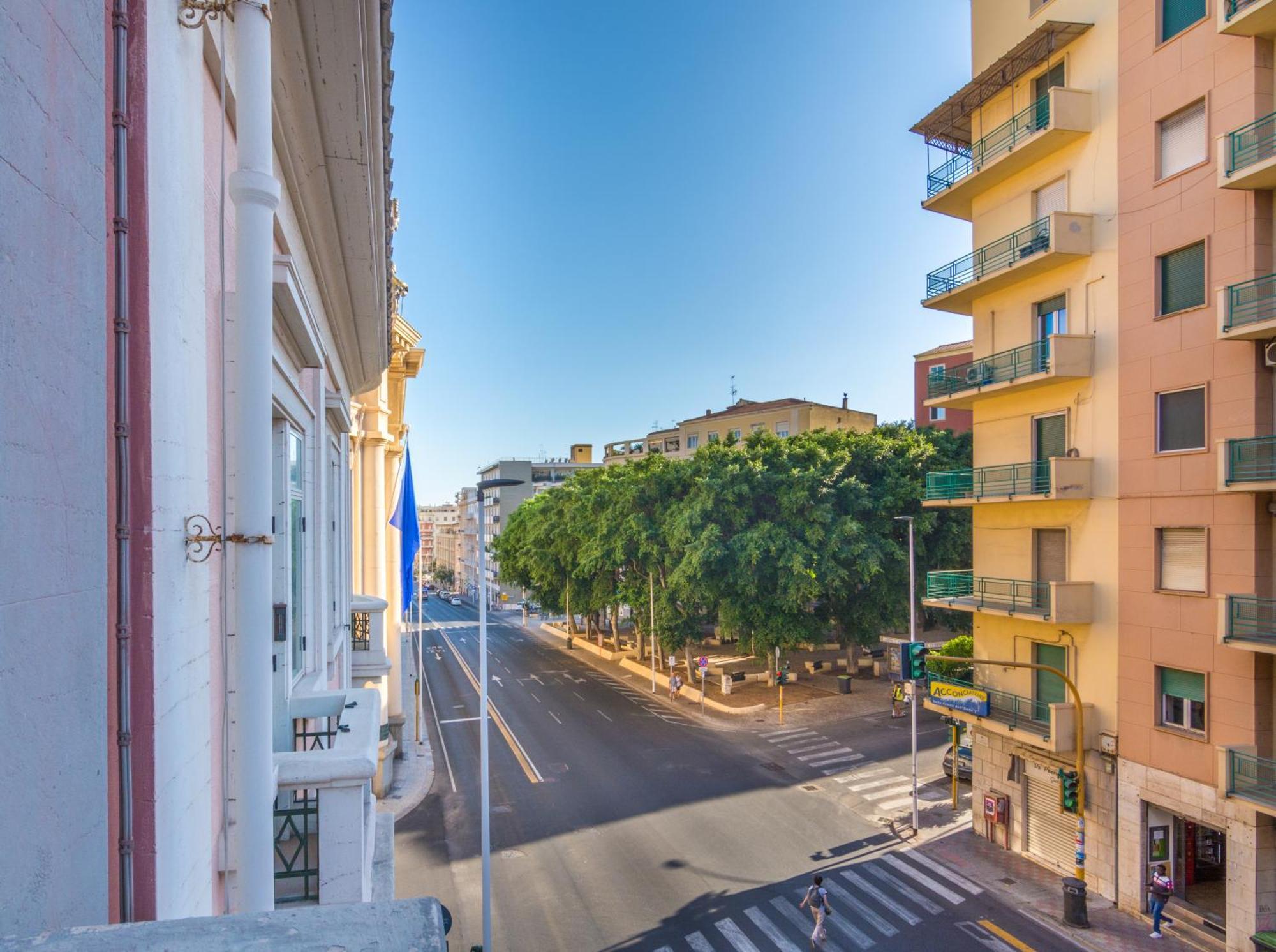 Sunscape Rooms Cagliari City Center Buitenkant foto